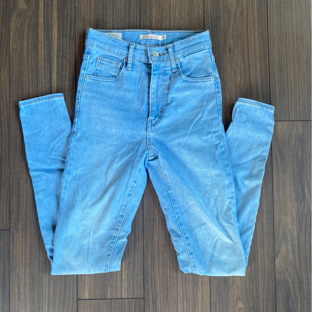 Levi’s super high skinny jeans stretchy material 25 Waist